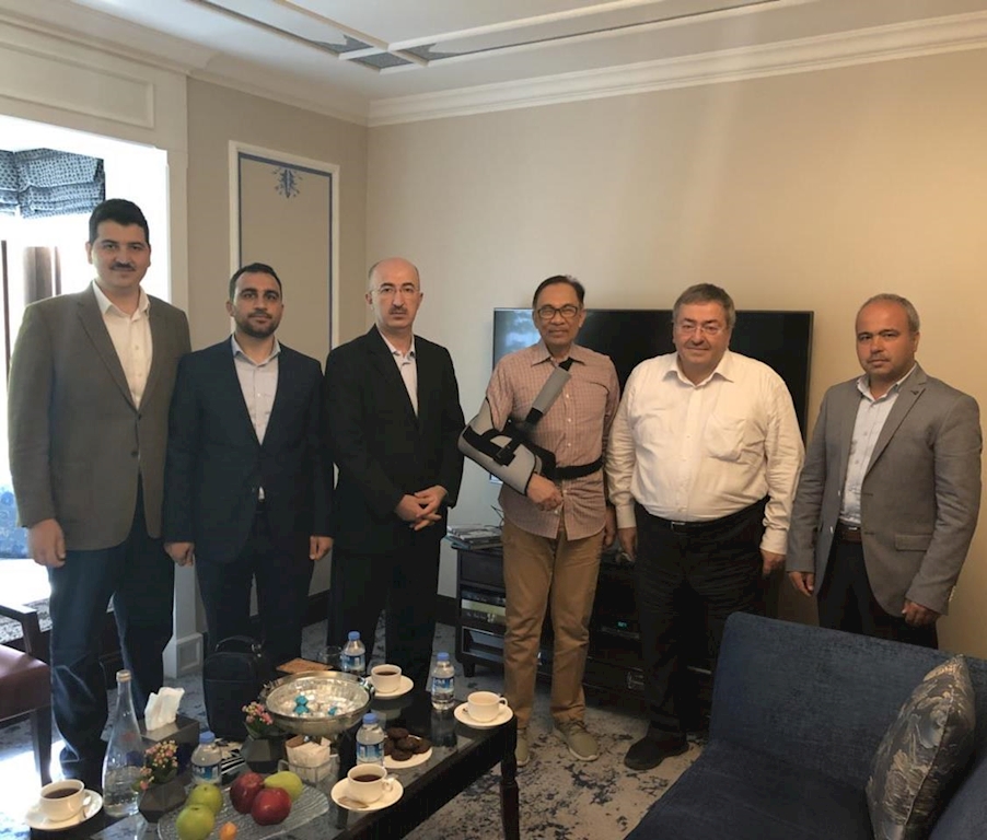 اجتماع مع داتو سري أنوار بن ابراهيم